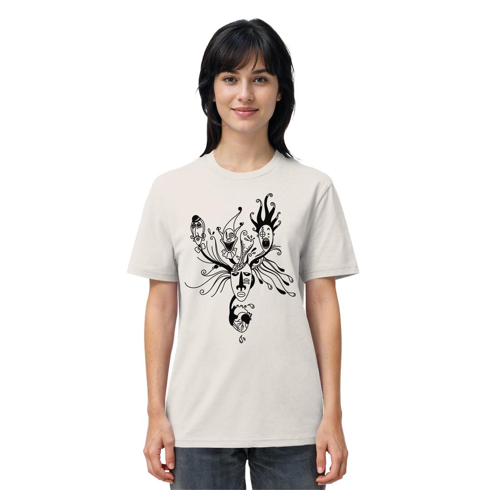 Frau in hellbeigem T-Shirt Mental Health - Behind the Mask mit surrealem, schwarzem Grafikdesign. Bio-Baumwolle, normale Passform, thematisiert Alltagsmasken und Facetten des Individuums.