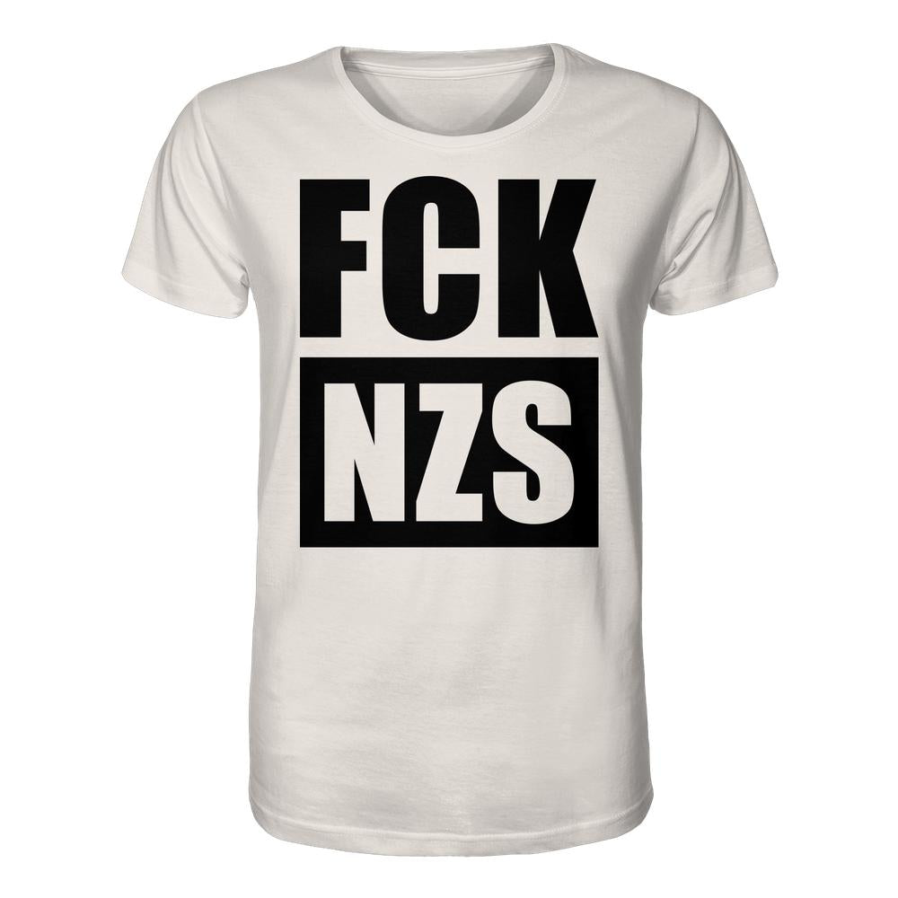 Vegan und Bio Unisex Shirt: FCK NZS, weißes T-Shirt mit schwarzem, provokantem Schriftzug gegen Nazis. Hergestellt aus 100 % Biobaumwolle, normale Passform, rebellisches Design von RUDE REBEL.