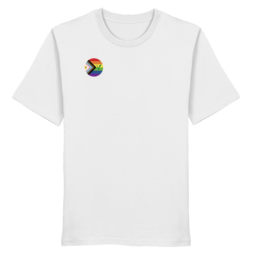 Vegan und Bio Unisex Shirt: LGBTQIA+ VEGAN, weißes T-Shirt mit kleinem Progress-Pride-Flaggen-Print auf der linken Brust, aus 100 % Bio-Baumwolle, normale Passform.