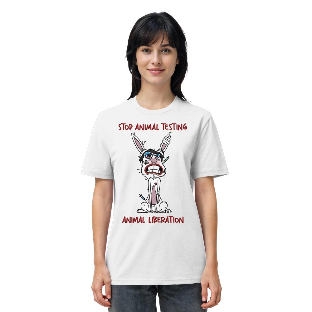 Frau trägt das Vegan und Bio Unisex Shirt: White rabbit - STOP ANIMAL TESTING! mit Cartoon-Hase und Anti-Tierversuchs-Slogan, passend zur ethischen Mode von RUDE REBEL.