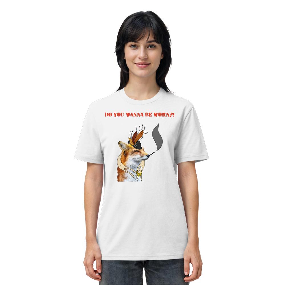 Frau trägt das Vegan und Bio Unisex Shirt: Mrs. Fox demonstriert gegen Pelz! mit einem stilisierten Fuchs-Design, das rebellische Tierrechte thematisiert.