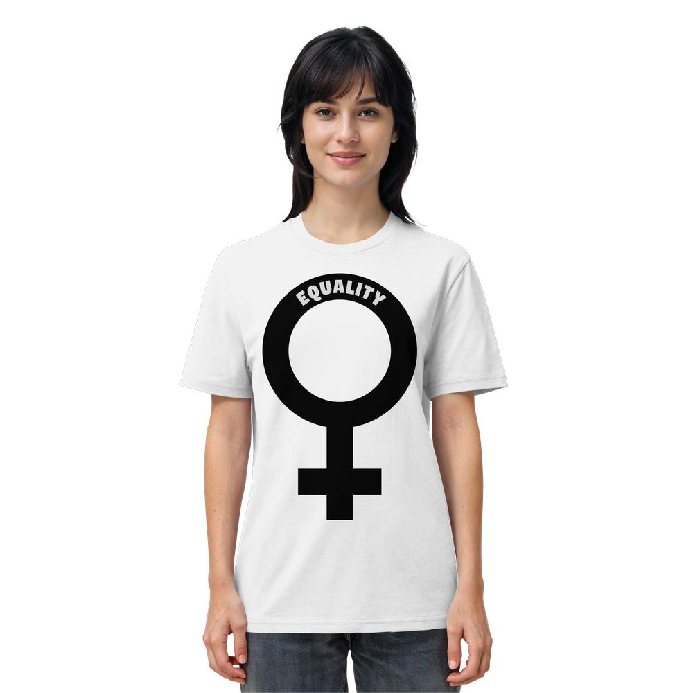 Person trägt ein weißes Unisex-Shirt aus Biobaumwolle mit großem schwarzen Venussymbol und EQUALITY-Schriftzug, entworfen von RUDE REBEL für Gleichberechtigung und Nachhaltigkeit.