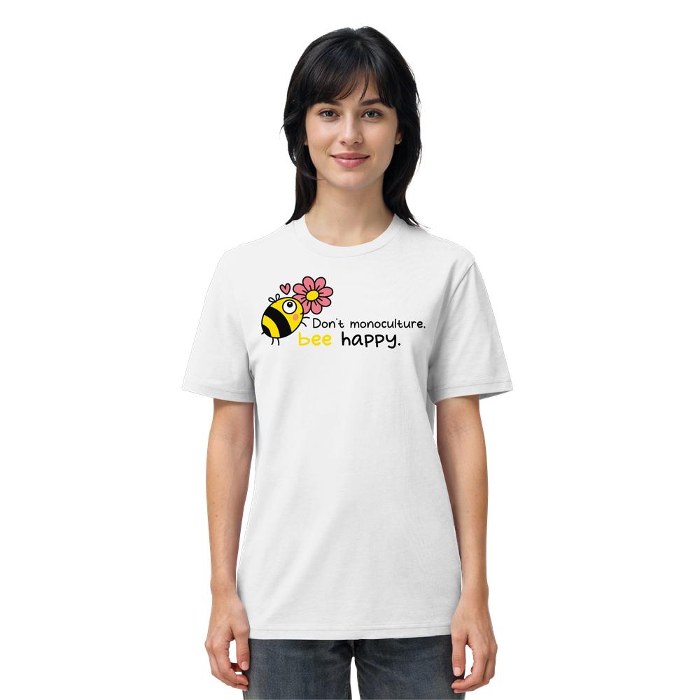 Person trägt das Vegan und Bio Unisex Shirt: Save the bees, mit Cartoon-Biene und Blume, Slogan „Don’t monoculture. bee happy.”, aus 100% Bio-Baumwolle.