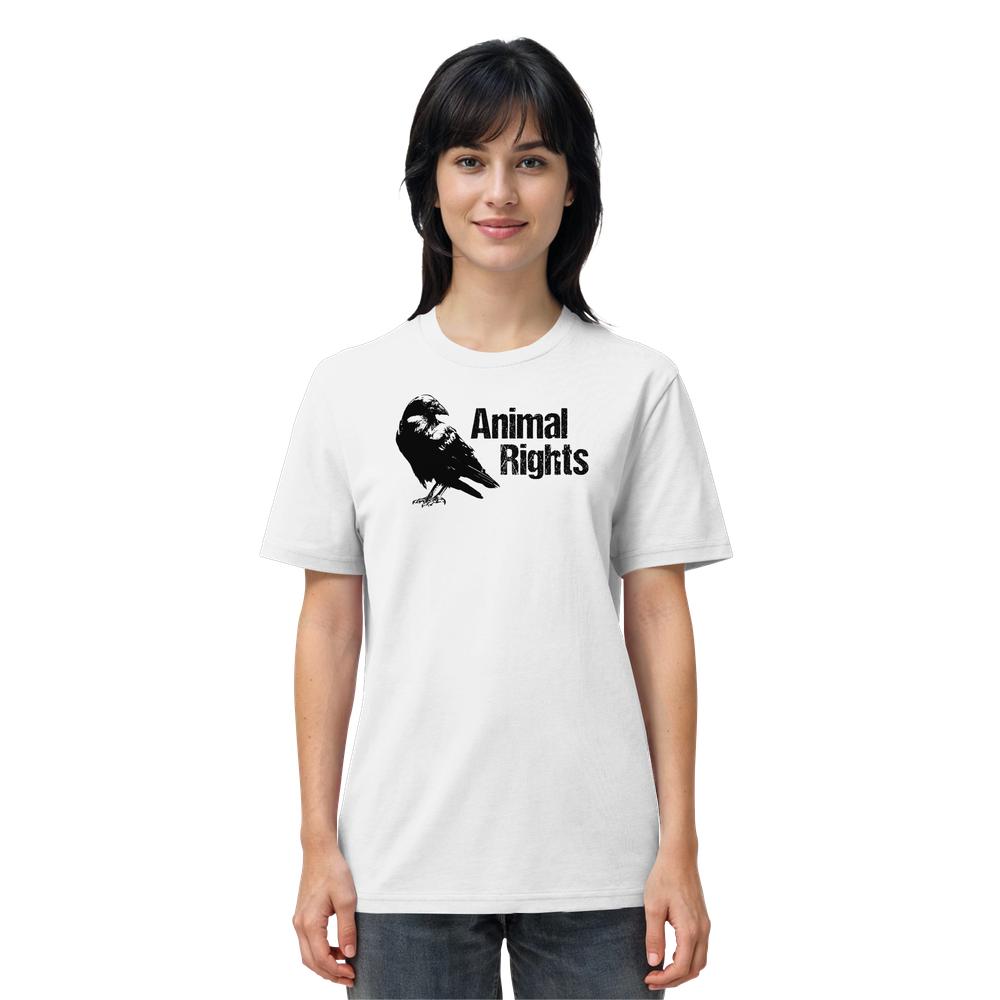 Person trägt das Vegan und Bio Unisex Shirt: Raven - Animal Rights, mit Rabensilhouette und Animal Rights-Schriftzug, symbolisiert Tierschutz. Hergestellt aus Bio-Baumwolle.