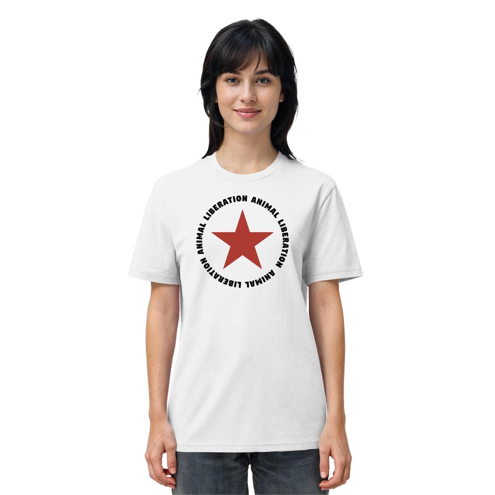 Person trägt das Vegan und Bio Unisex Shirt: Red Star and Animal Liberation mit rotem Stern und Botschaft ANIMAL LIBERATION, aus 100 % Bio-Baumwolle.