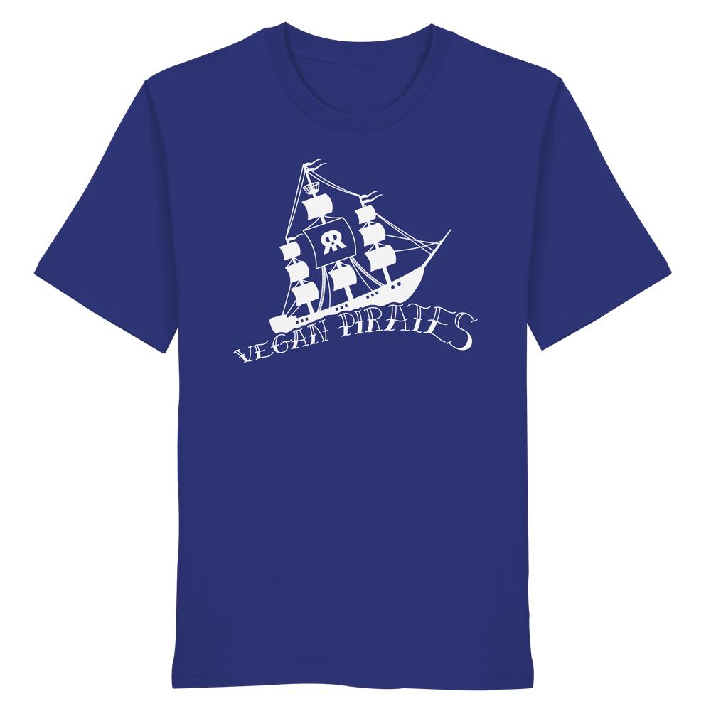 Unisex-Shirt Vegan Pirates: Blaues Shirt mit weißem Piratenschiff und VEGAN PIRATES-Schriftzug. 100 % Bio-Baumwolle, normale Passform. Veganes, nachhaltiges Design von RUDE REBEL.