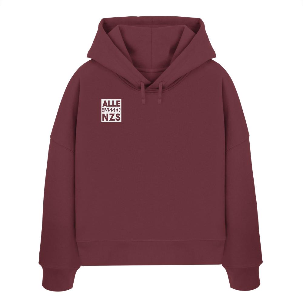 Maroones Crop-Hoodie mit Kapuze und kleinem weißen ALLE HASSEN NZS-Grafik auf der Brust, aus 100% Bio-Baumwolle, rebellisches Design von RUDE REBEL.