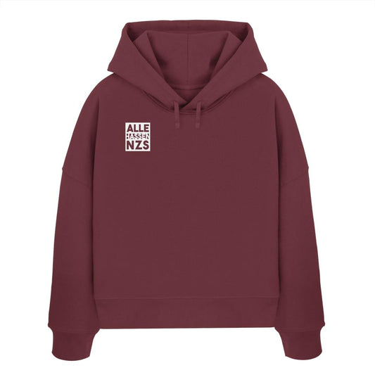 Maroones Crop-Hoodie mit Kapuze und kleinem weißen ALLE HASSEN NZS-Grafik auf der Brust, aus 100% Bio-Baumwolle, rebellisches Design von RUDE REBEL.