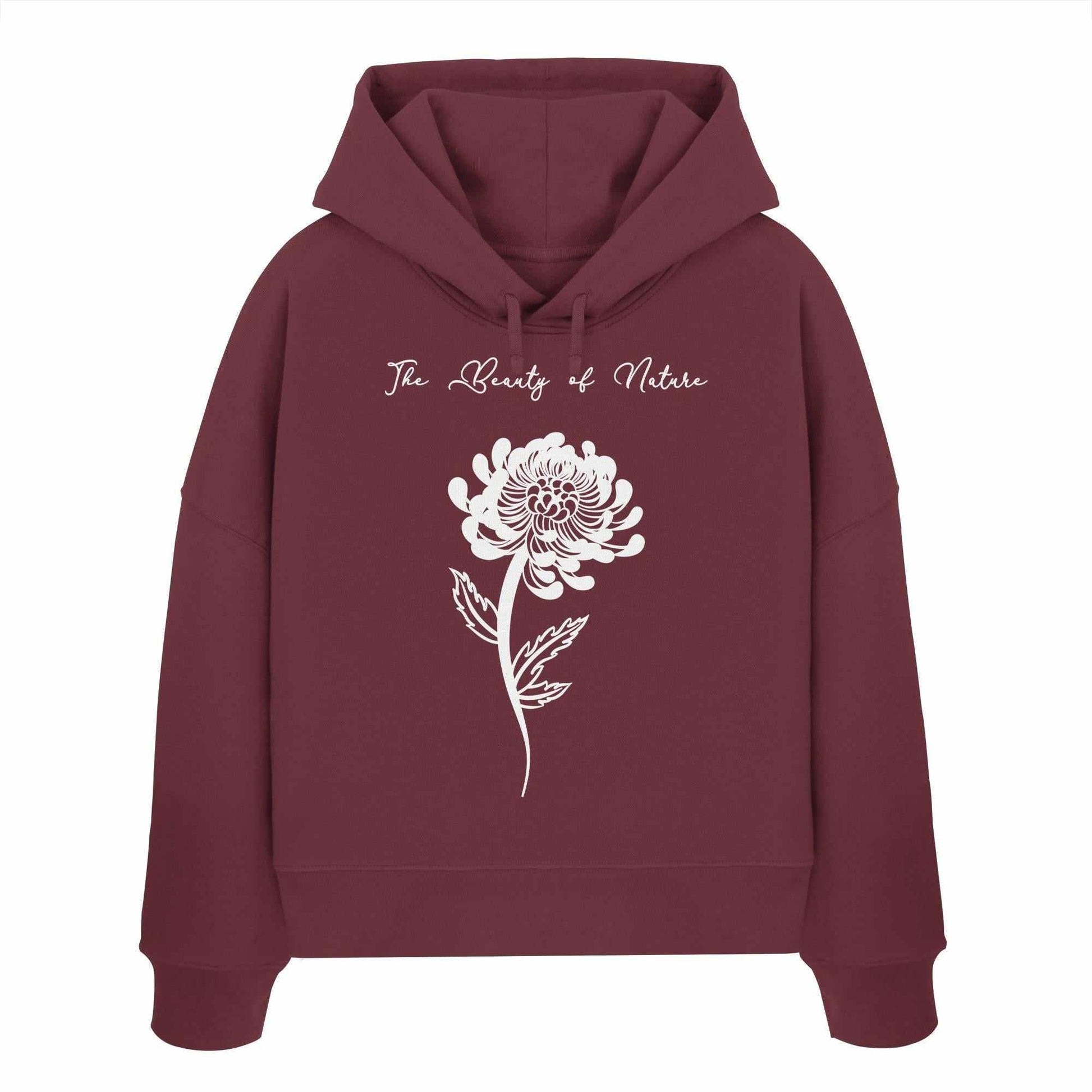 Vegan und Bio Crop Hoodie: Chrysantheme - The Beauty of Nature, ein maroonfarbener Kapuzenpullover mit einer weißen Blume, symbolisiert Naturschutz und nachhaltige Mode.