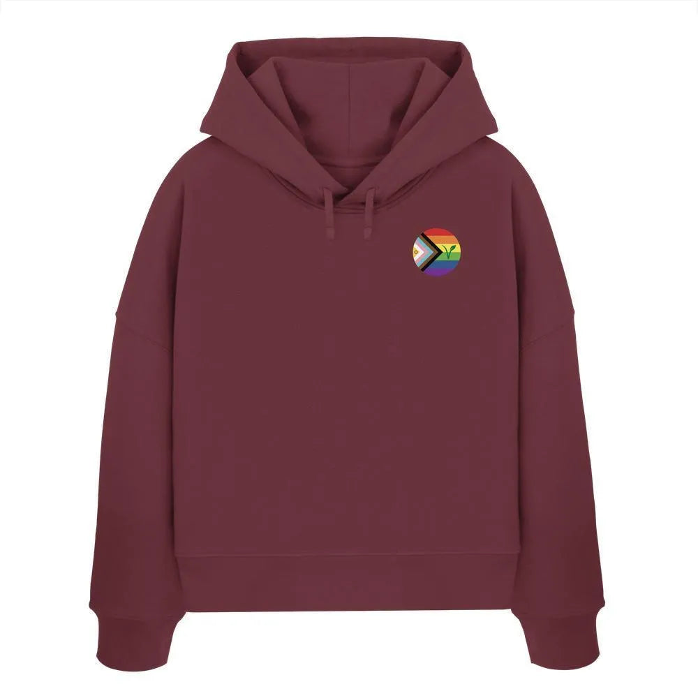 Kurzer Hoodie in Burgund mit Kapuze, Kordeln und kleinem Regenbogen-Abzeichen vorn