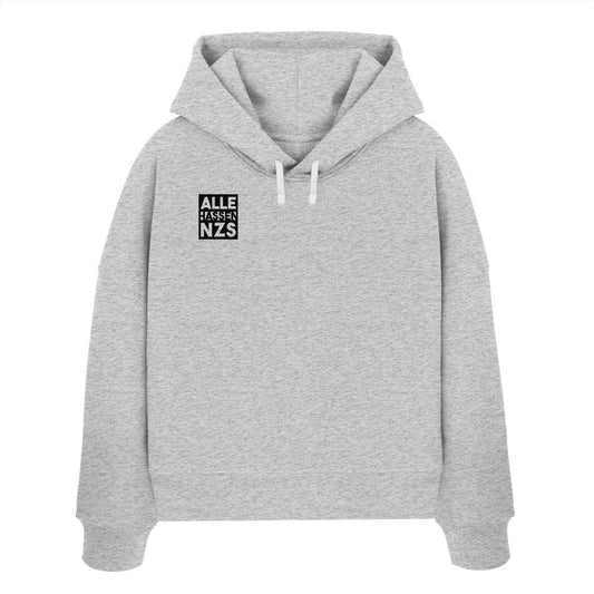 Vegan und Bio Crop Hoodie: ALLE HASSEN NZS! Hellgrauer Hoodie mit schwarzem Brustaufdruck. Nachhaltig aus 100% Bio-Baumwolle, Regular Fit, doppellagige Kapuze, weiße Kordeln.