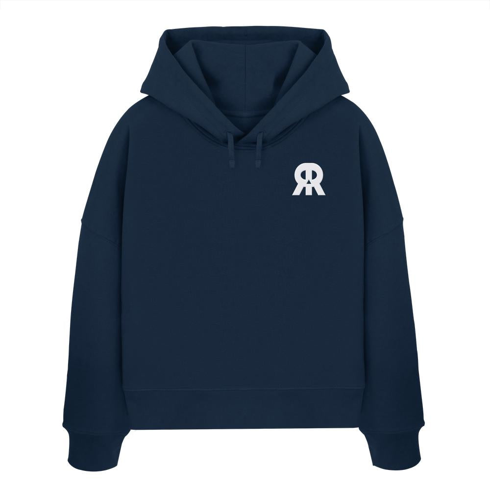 Vegan und Bio Crop Hoodie bestickt: RUDE REBEL Skull, dunkelblauer Pullover mit Kapuze, stilisiertes RR-Logo auf der Brust, aus 100% Bio-Baumwolle.