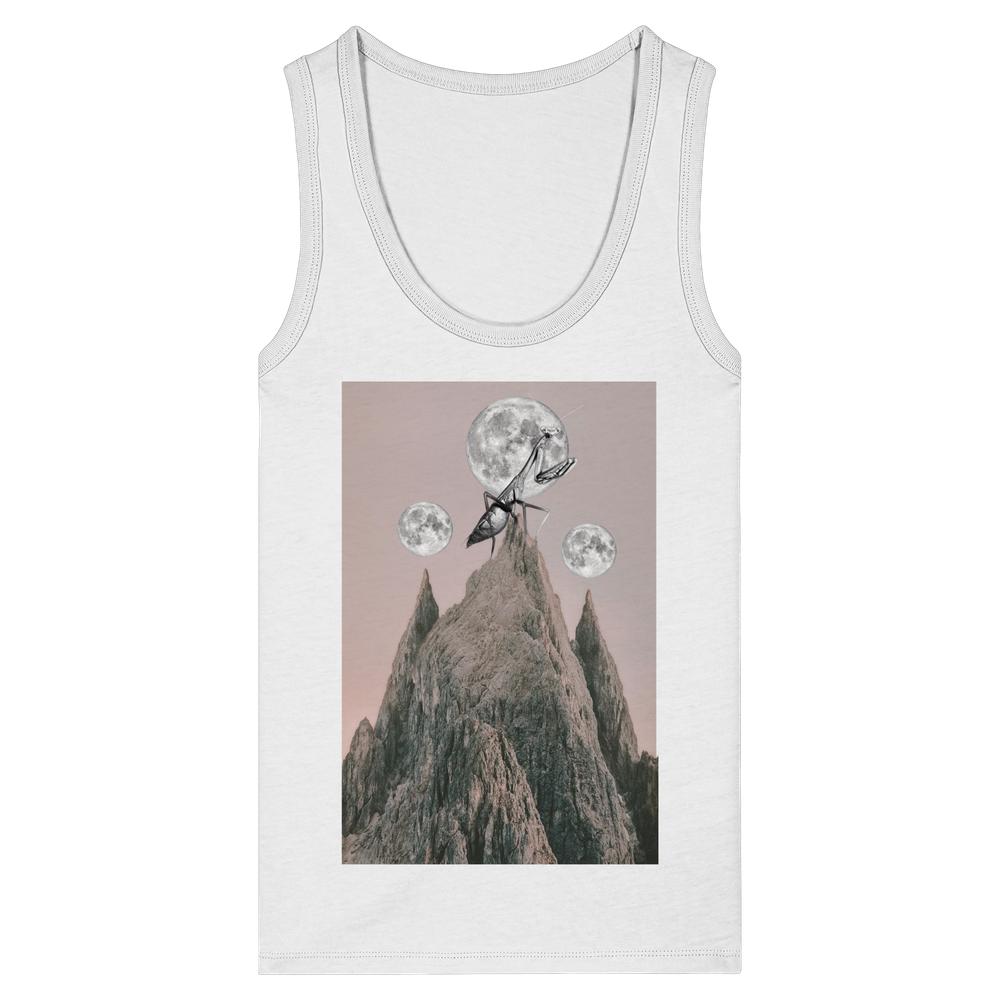 Vegan und Bio Ladies Tank Top: Gottesanbeterin mit surrealem Grafikdruck einer Gottesanbeterin auf Bergen und drei vollen Monden im Hintergrund, auf 100% Bio-Baumwolle.