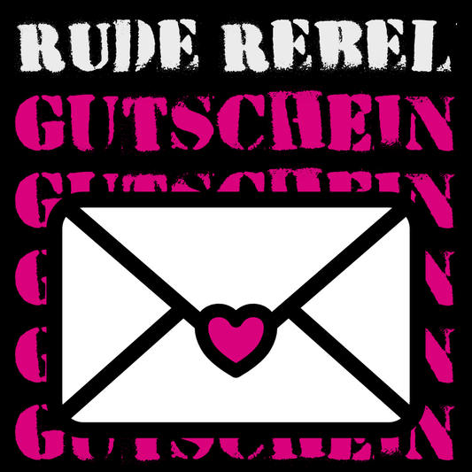 250€ Gutschein von RUDE REBEL: Weiße Briefumschlag-Grafik mit rosa Herz, umgeben von GUTSCHEIN-Text. Gutschein-Code per E-Mail, drei Jahre gültig, nicht mit Rabatten kombinierbar.