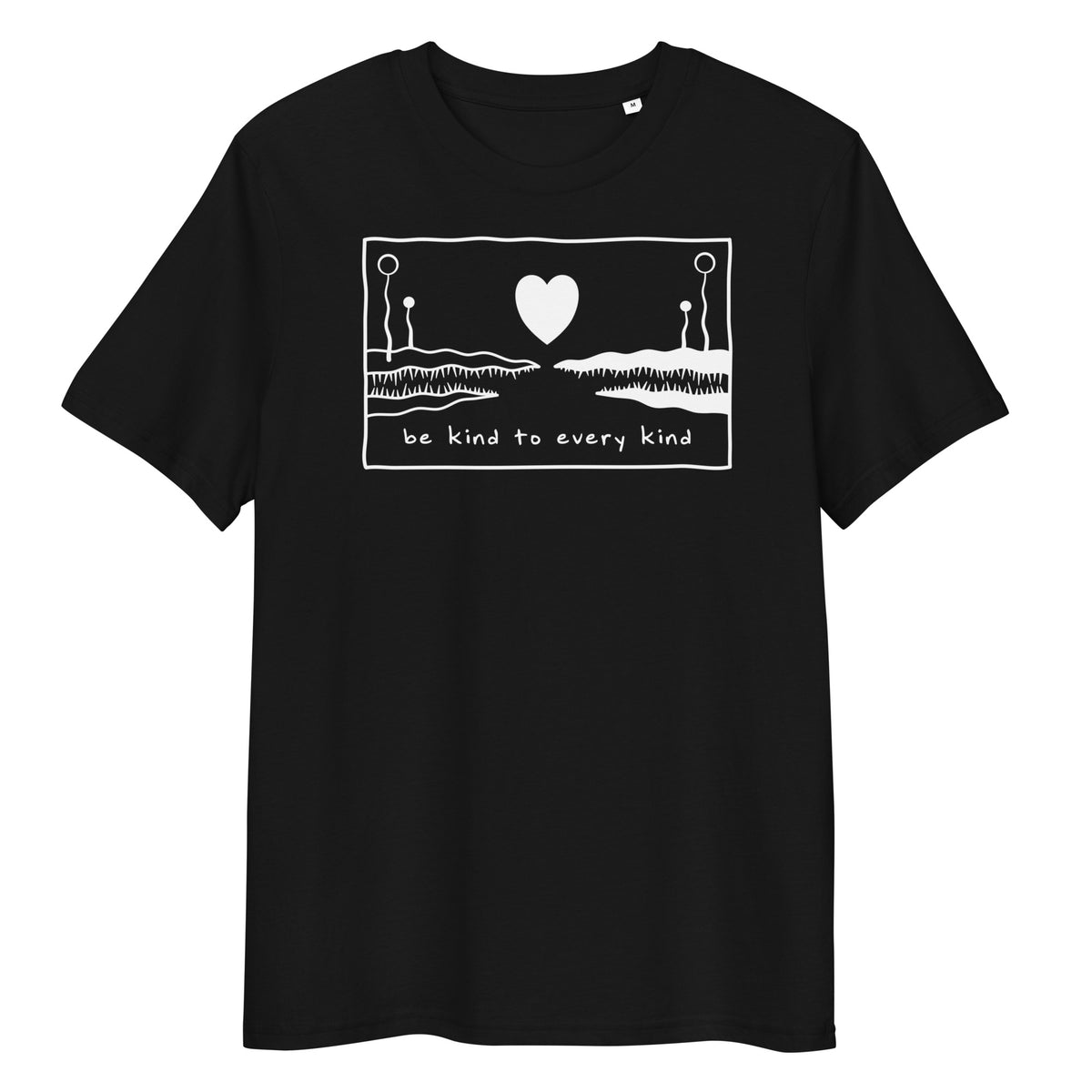 Schwarzes Bio-Baumwoll-T-Shirt mit weißem Herz-Print und dem Schriftzug Be kind to every kind im Brustbereich.
