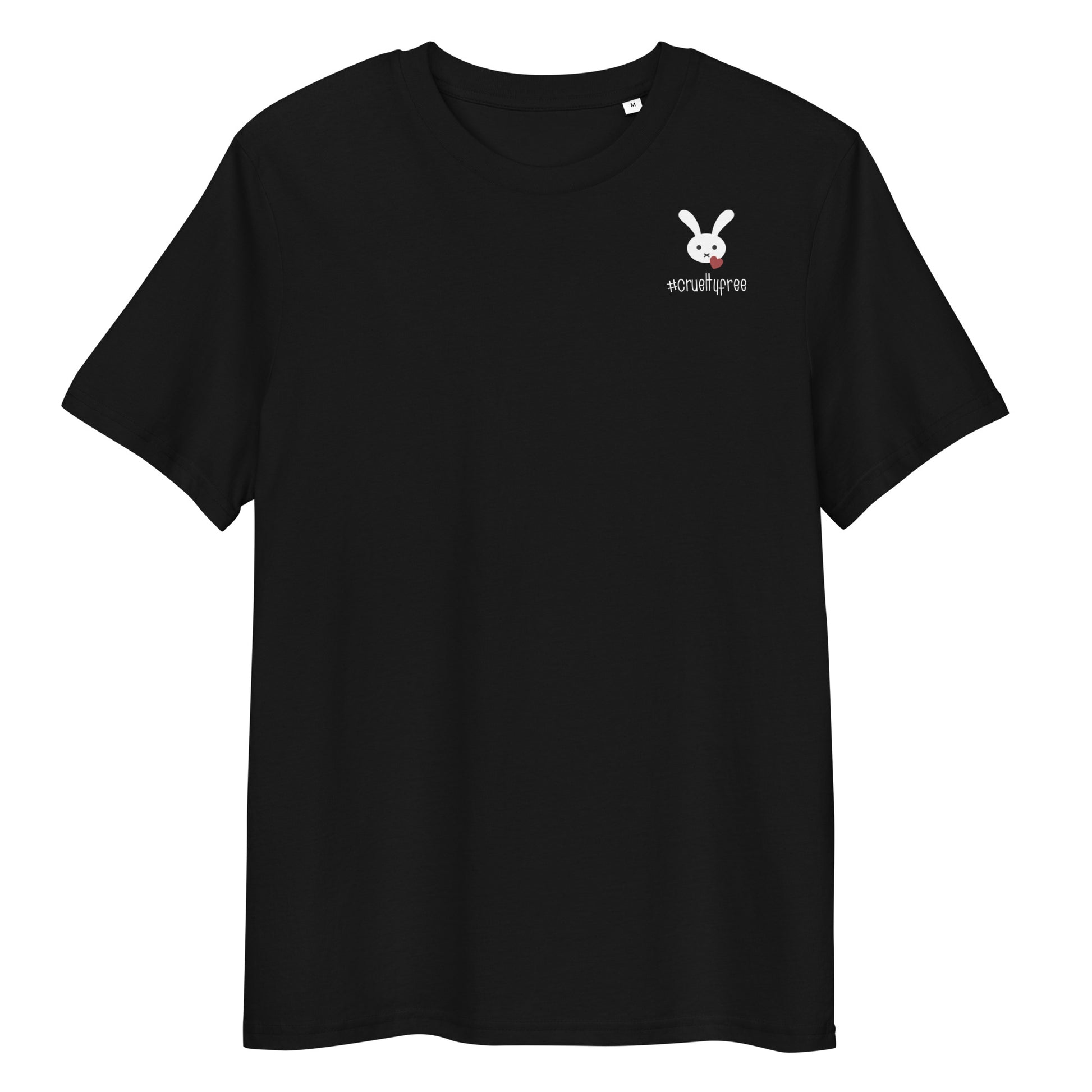 Schwarzes Bio-Baumwoll-T-Shirt mit kleinem weißen Hasen-Logo und #crueltyfree Schriftzug auf der Brust.