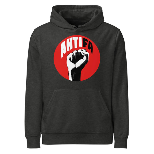 Dunkelgrauer Hoodie mit Kapuze, Kängurutasche und rotem Rundlogo „ANTIFA“ mit Fäusten.
