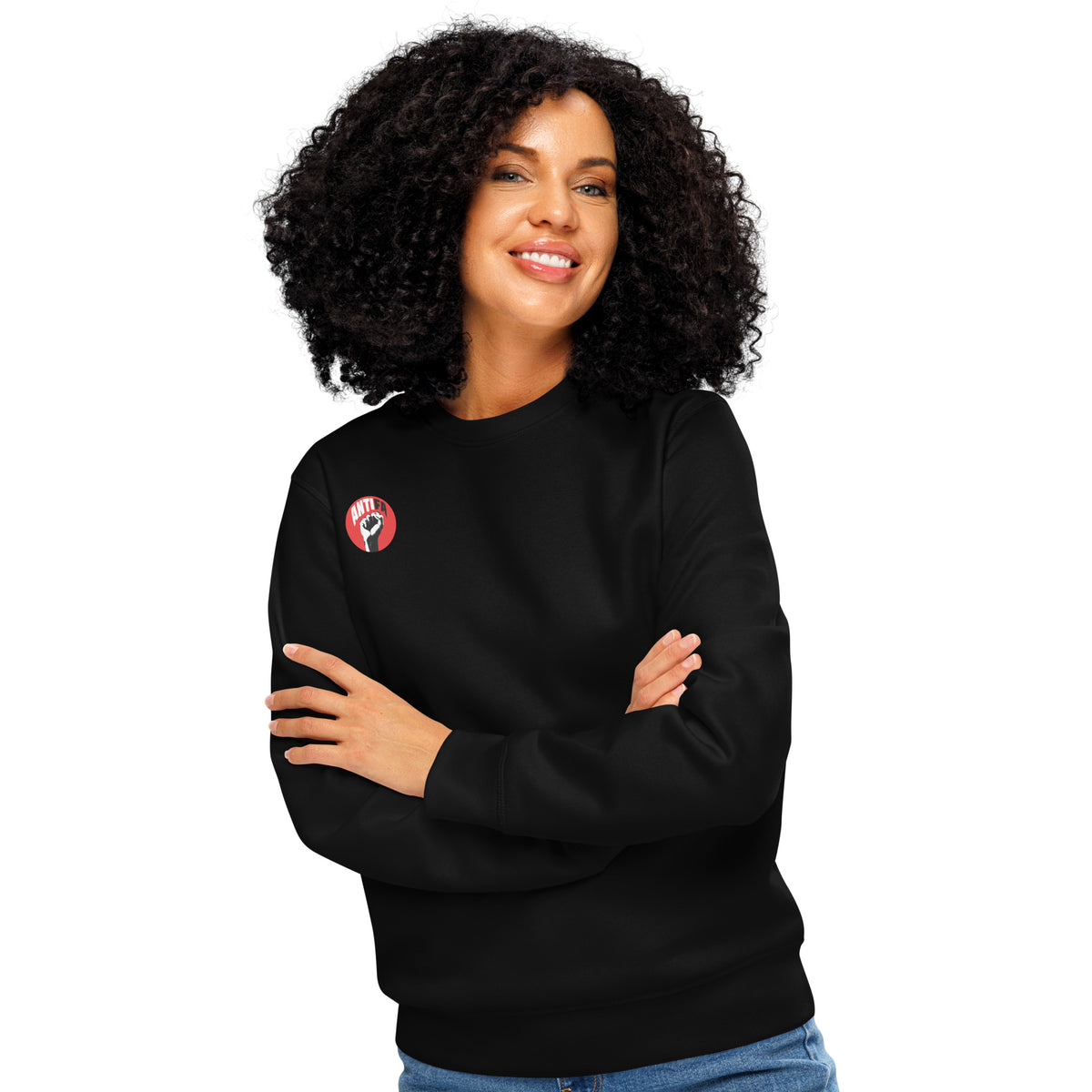 Schwarzer Bio-Sweatshirt mit rundem Brustlogo, Ärmel und Oberkörper zu sehen