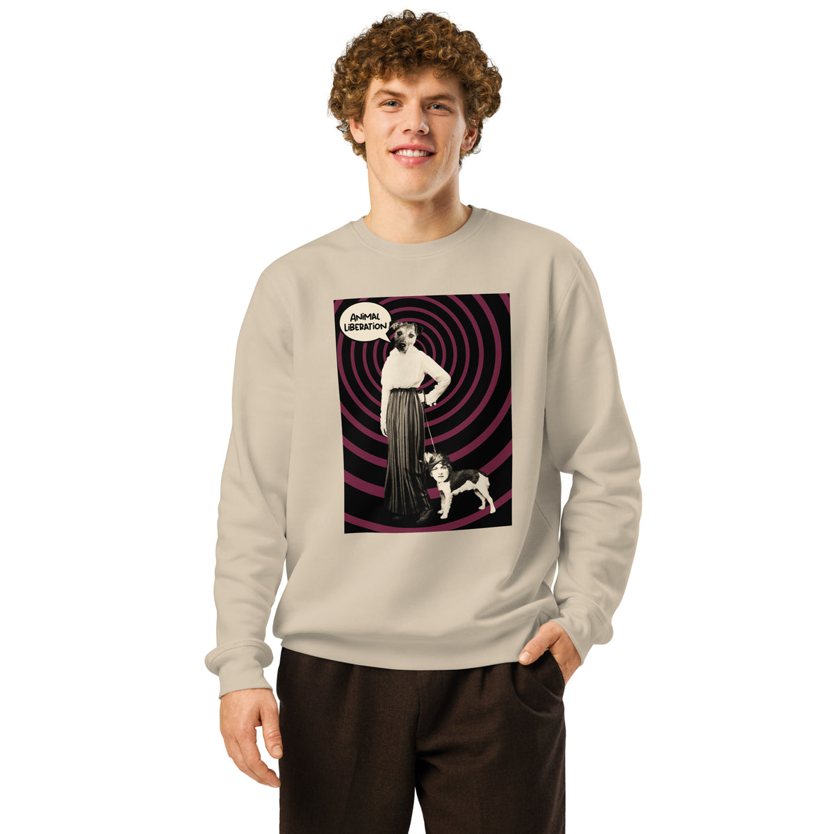 Beiges Sweatshirt am Modell mit Rundhalsausschnitt und großem Tierschutz-Print vorn