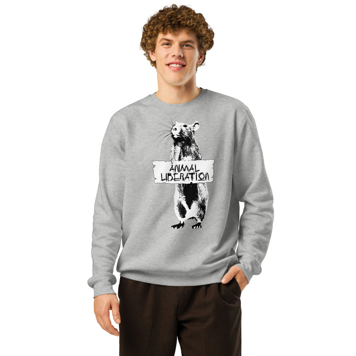 Veganes Bio-Sweatshirt, graues Sweatshirt am Model, Frontprint „Animal Liberation“
