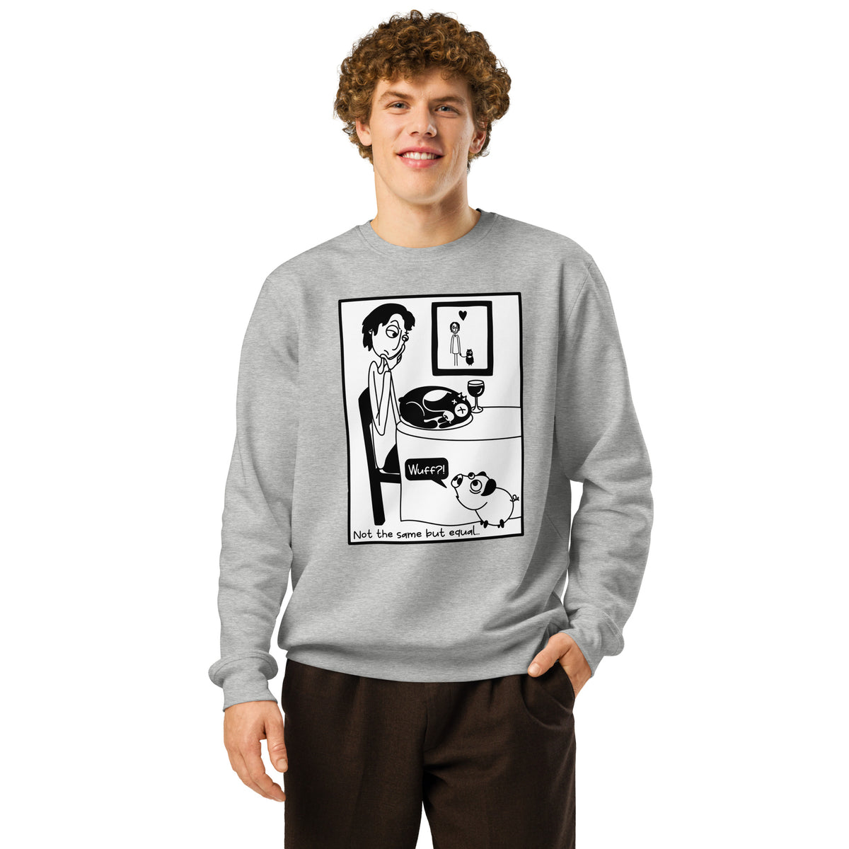 Grau melierter Sweatshirt mit großem Tiermotiv (Schwein und Hund) vorn am Modell
