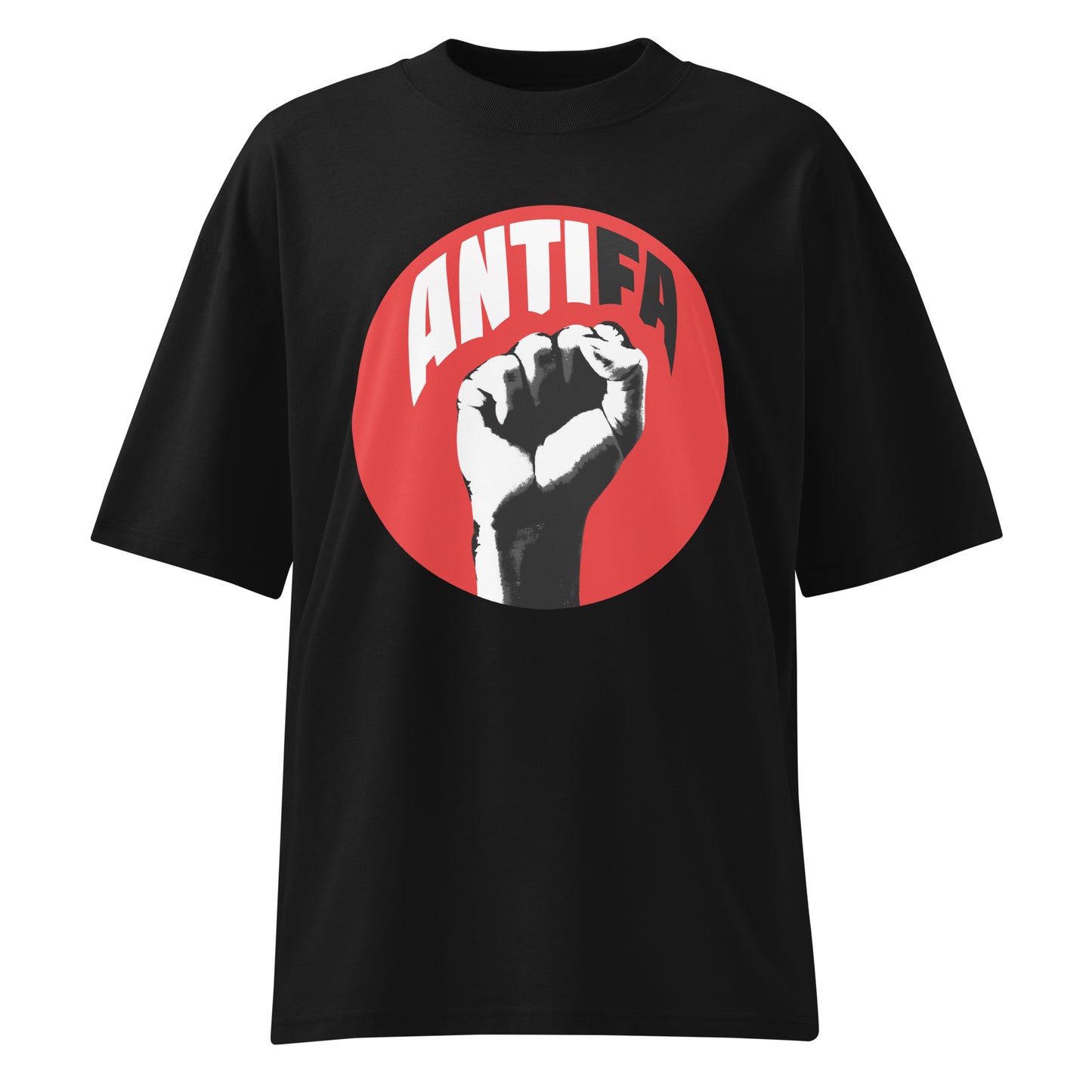 Schwarzes Oversized-T-Shirt aus Bio-Baumwolle mit rotem Kreis-Print, erhobener Faust und weißem Antifa-Schriftzug.