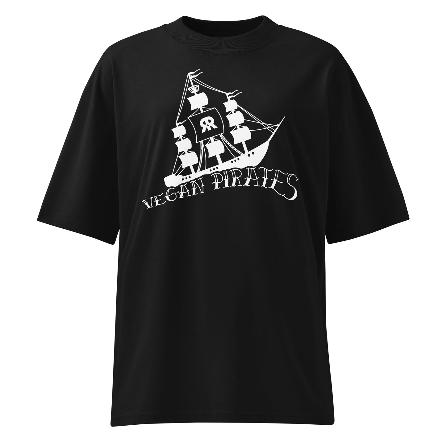 Schwarzes Bio-Baumwoll-Oversized-Shirt mit weißem Vegan Pirates Segelschiff-Print und überschnittenen Schultern.