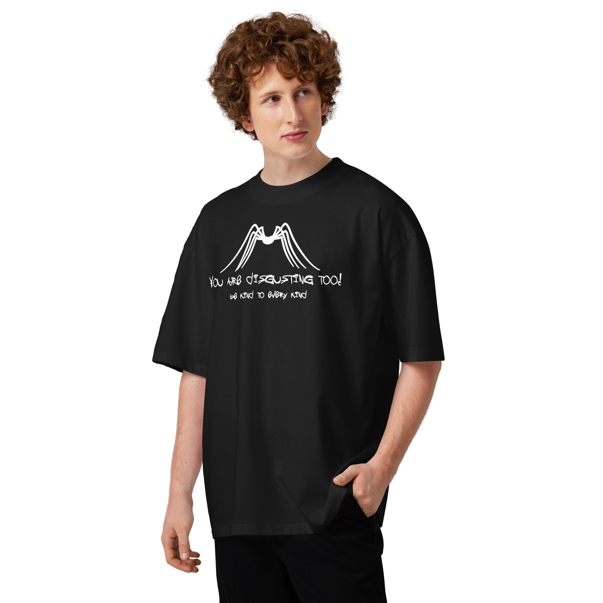 Schwarzes Oversized-Shirt aus Bio-Baumwolle mit weißem Spinnen-Print und dem Schriftzug Be kind to everykind.