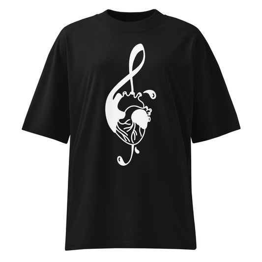 Schwarzes Bio-Baumwoll-Oversized-Shirt mit weißem Musik-Herz-Print, überschnittenen Schultern und Rundhalsausschnitt.