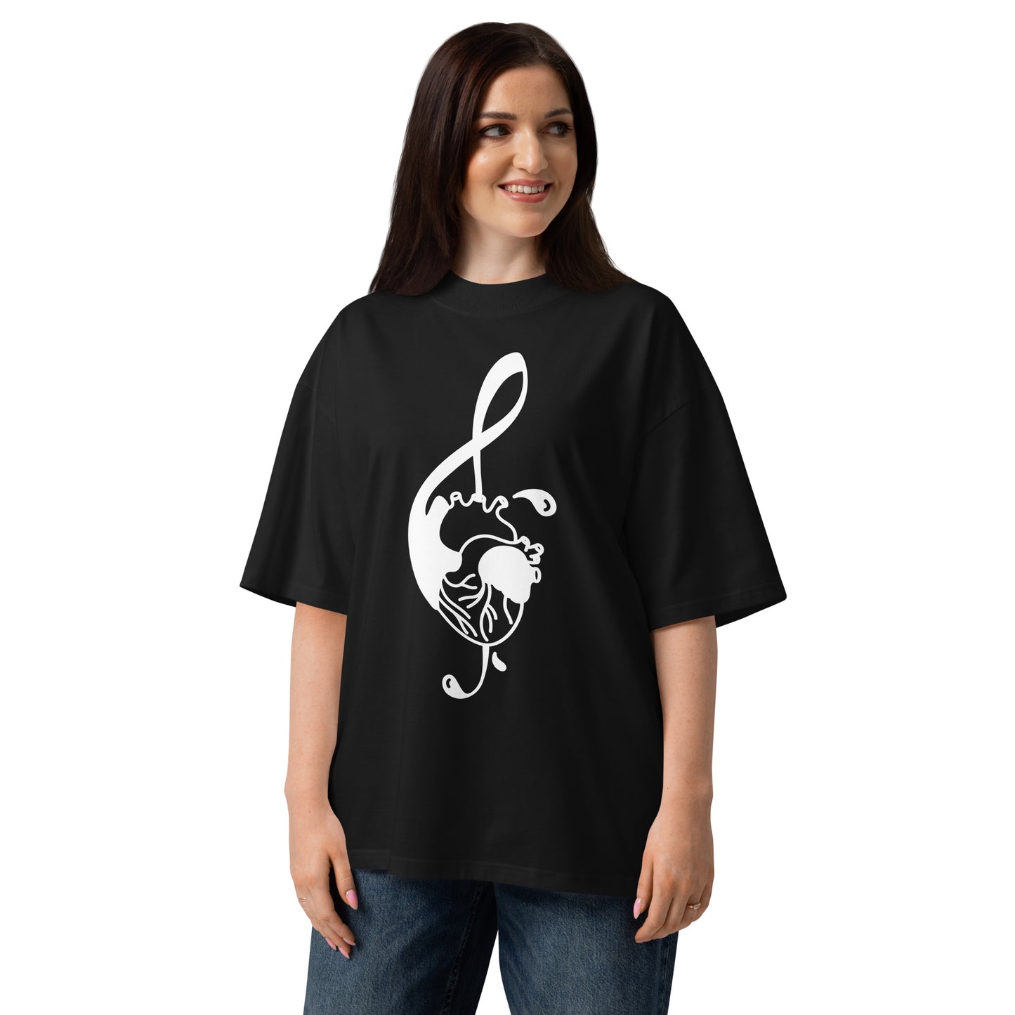 Schwarzes Bio-Baumwoll-Shirt im Oversized-Schnitt mit weißem Notenschlüssel-Herz-Print für Musikliebhaber.