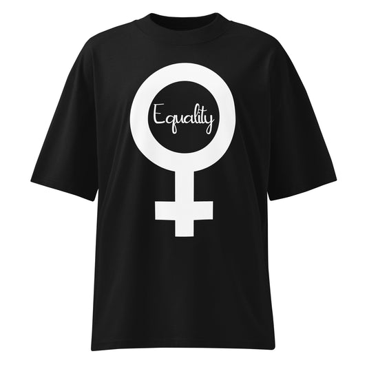 Schwarzes Oversized-Shirt aus Bio-Baumwolle mit weißem Feminismus-Symbol und Equality-Schriftzug.