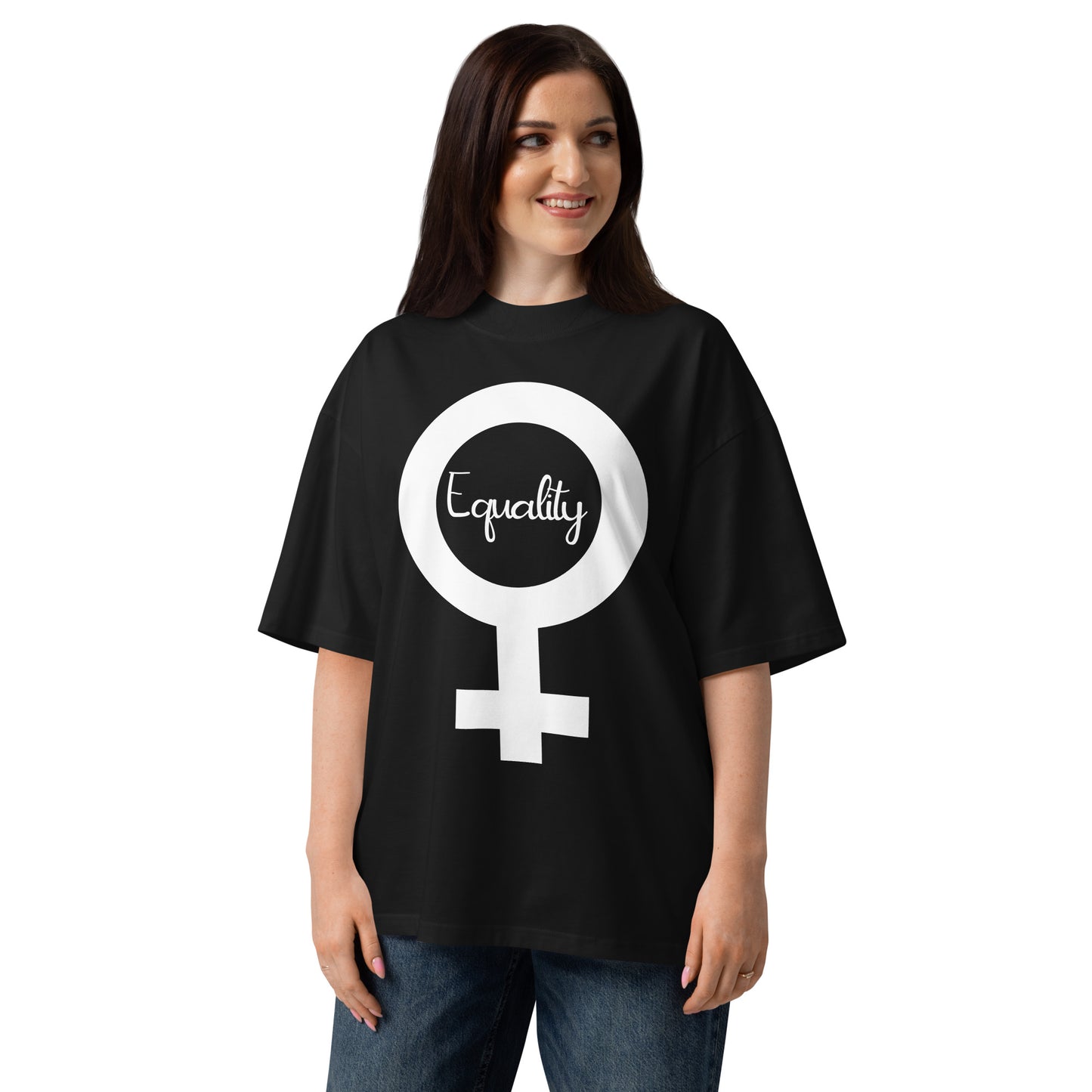 Schwarzes Bio-Baumwoll-Oversized-Shirt mit weißem Feminismus-Symbol und Equality-Schriftzug.