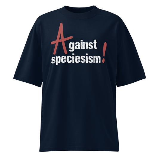 Dunkelblaues Bio-Baumwoll-T-Shirt im Oversized-Schnitt mit weißem „Against speciesism“-Schriftzug und rotem A.
