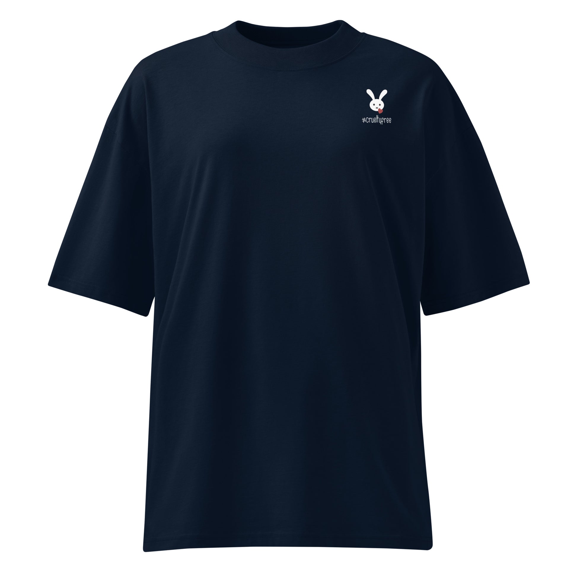 Dunkelblaues Oversized Bio-Baumwoll-Shirt mit weißem Häschen-Logo und #crueltyfree Schriftzug auf der Brust.