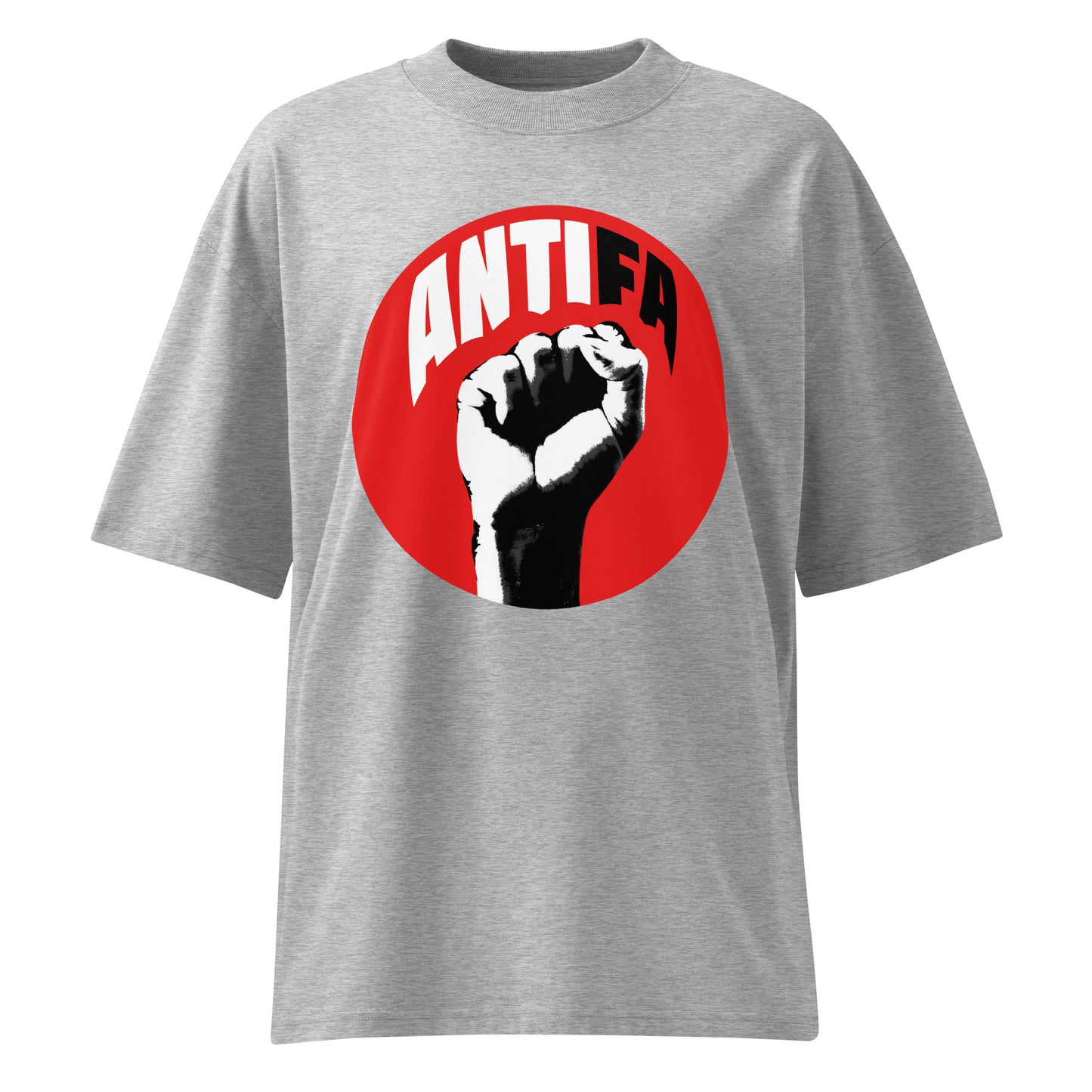 Graues Oversized-T-Shirt aus Bio-Baumwolle mit rotem Antifa-Faust-Logo auf der Brust.