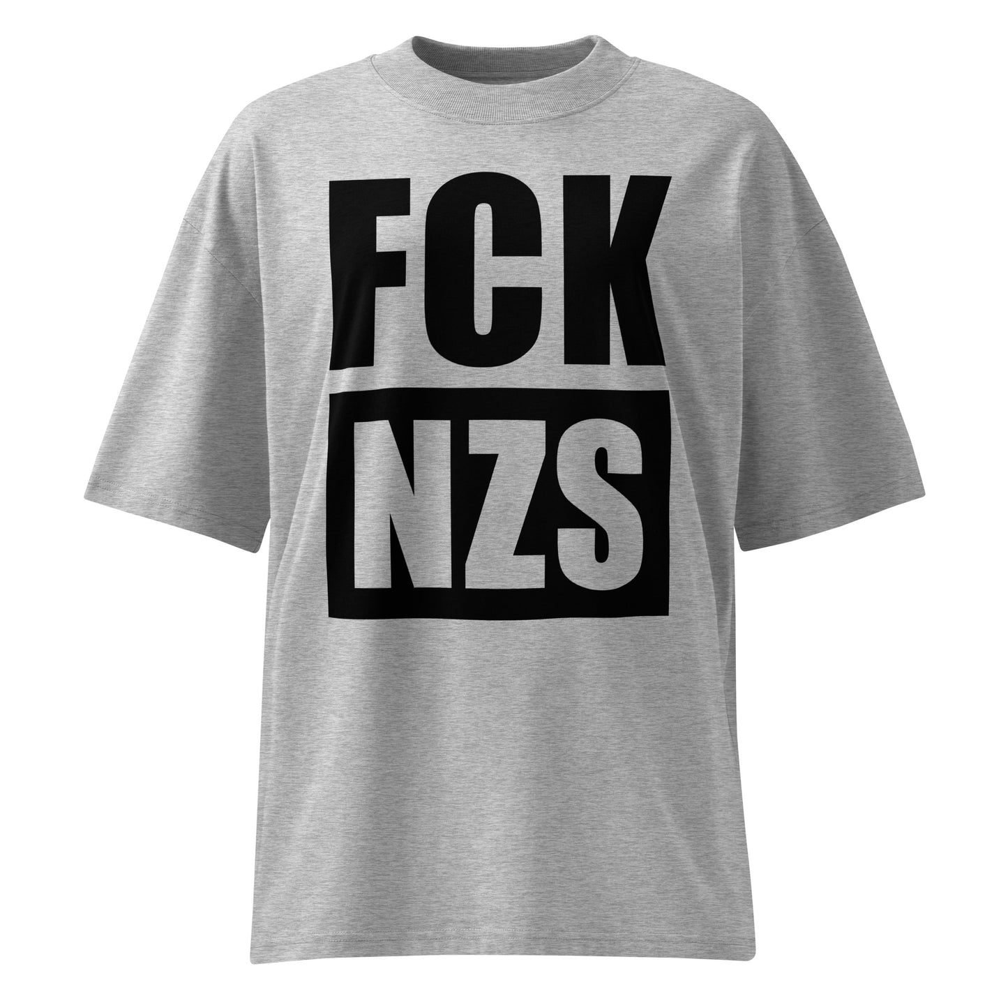 Graues Oversized-T-Shirt aus Bio-Baumwolle mit schwarzem FCK NZS Aufdruck und tief angesetzten Schultern.