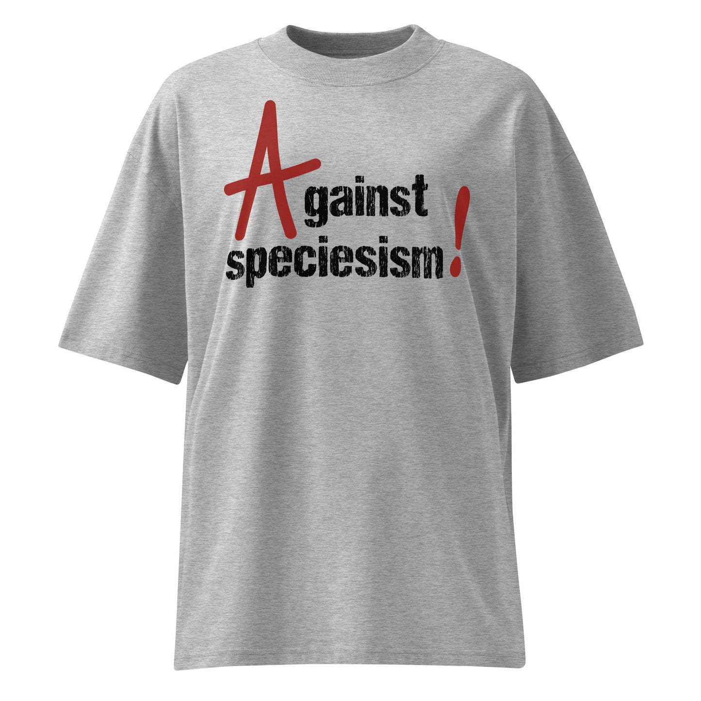 Graues Oversized-Shirt aus Bio-Baumwolle mit rotem und schwarzem „Against speciesism“-Aufdruck und überschnittenen Schultern.