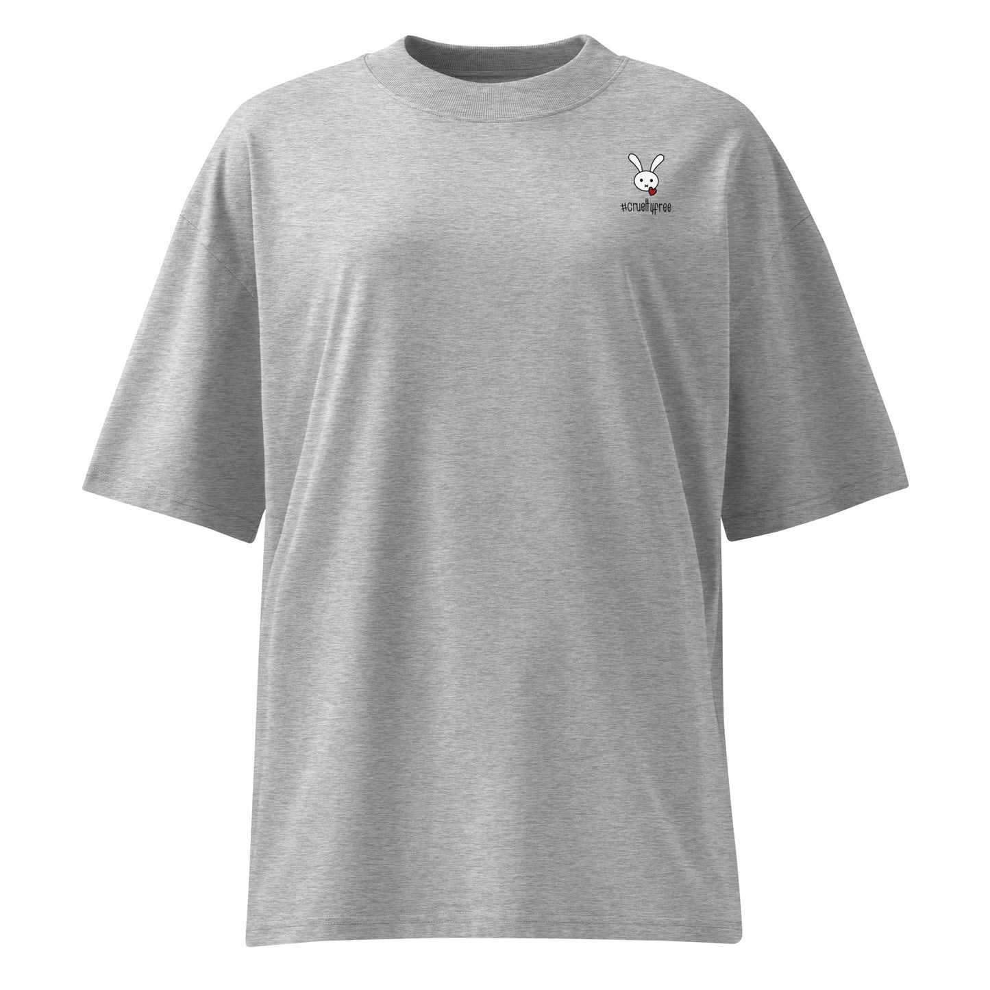 Graues Oversized-Shirt aus Bio-Baumwolle mit kleinem Hasen-Logo und #crueltyfree-Schriftzug auf der Brust.