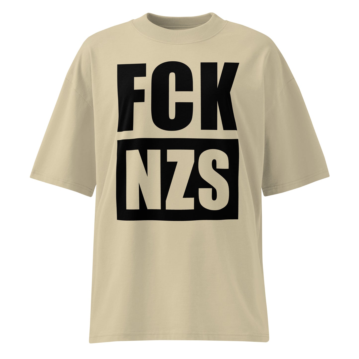 Beiges Oversized-T-Shirt aus Bio-Baumwolle mit schwarzem FCK NZS-Aufdruck und lässigem Schnitt.