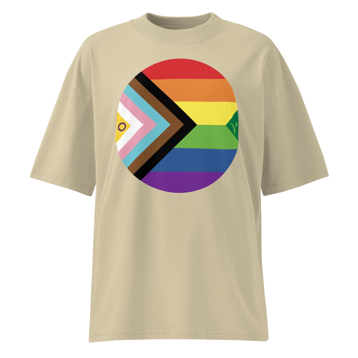 Beiges Oversized-Shirt aus Bio-Baumwolle mit rundem LGBTQAI+ und Vegan-Print auf der Brust.