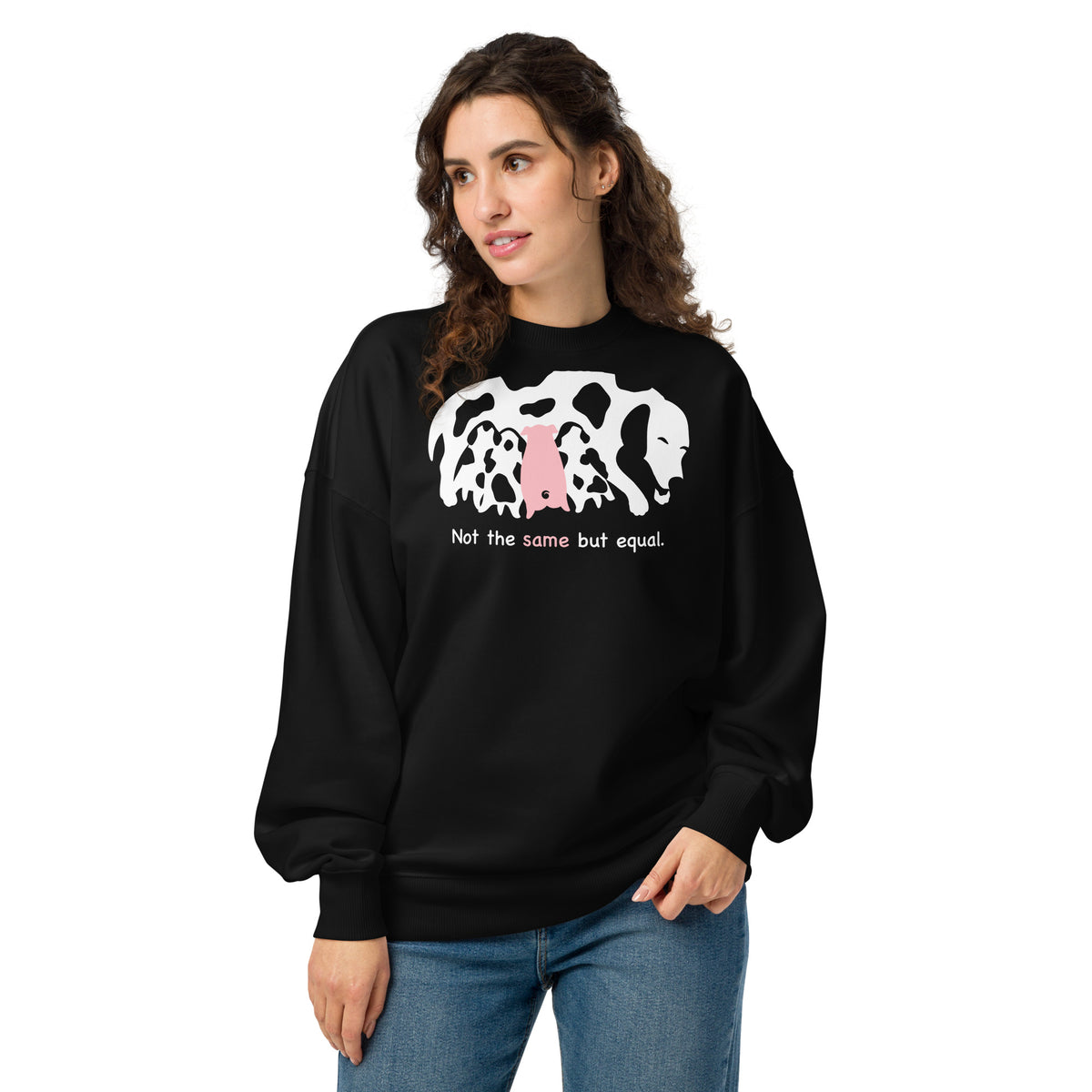 Schwarzes Oversize-Sweatshirt mit Rundhalsausschnitt und Tiermotiv auf der Brust.