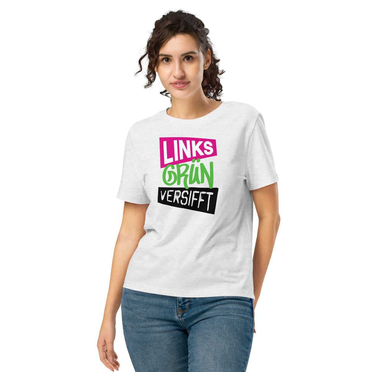 Damen-T-Shirt hellgrau mit „LINKS GRÜN VERSIFFT“-Print, getragen