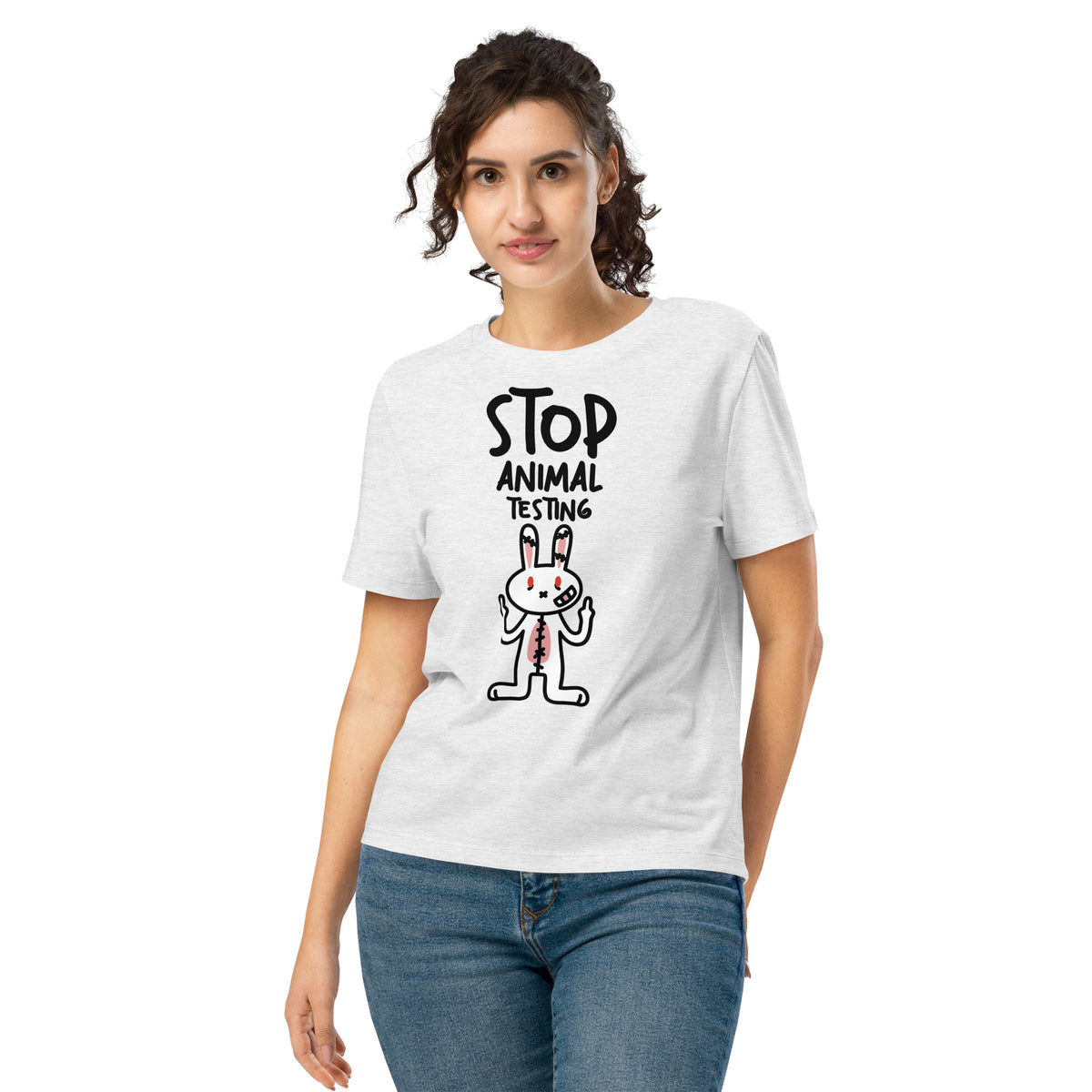 Damen-T-Shirt in meliertem Grau mit „STOP ANIMAL TESTING“-Hase, getragen