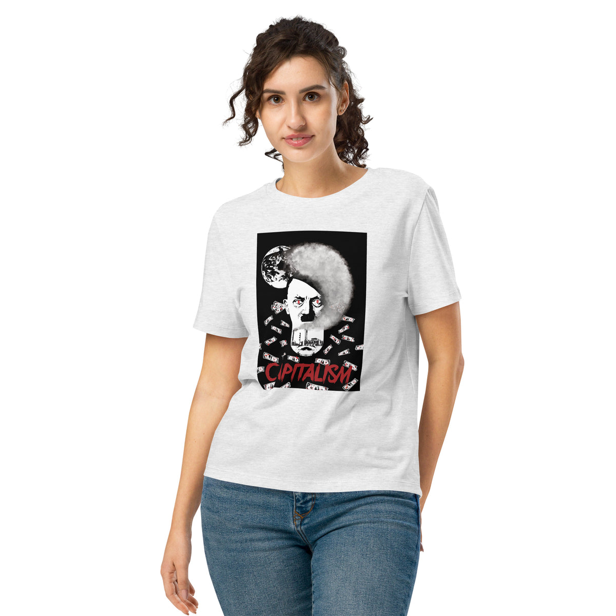 Damen-T-Shirt (hellgrau meliert) am Modell mit Frontaufdruck „CAPITALISM“